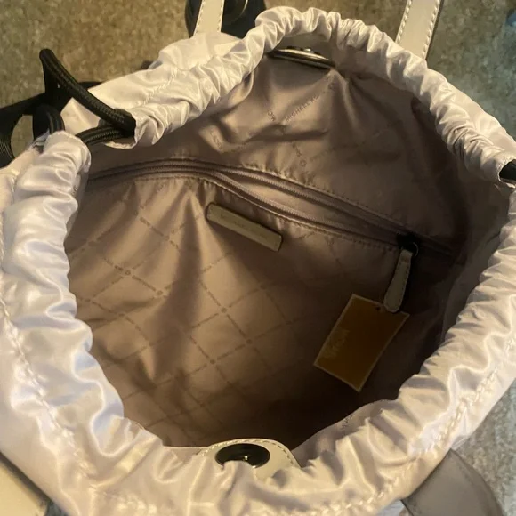 New with tags Michael Kors Winnie Metallic Quilted Backpack - Picture 5 of 13